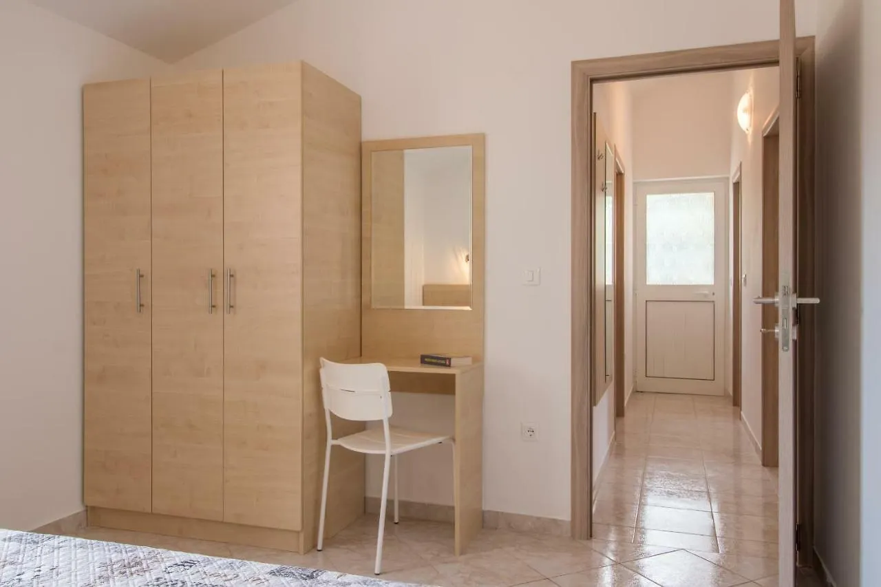 Apartment Taja Ližnjan