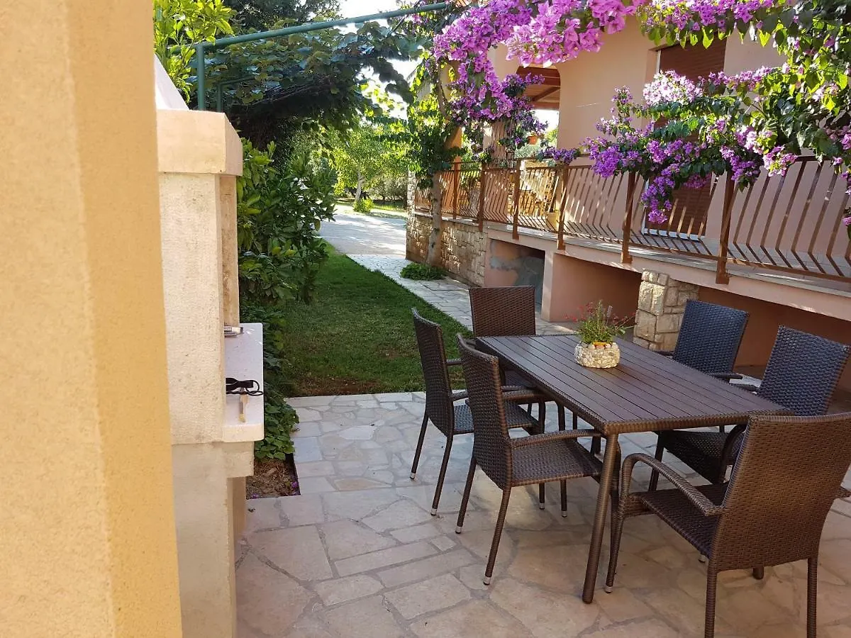 Apartment Taja Ližnjan Kroatien